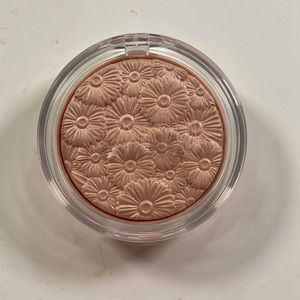 Clinique Power Pop Flower Highlighter